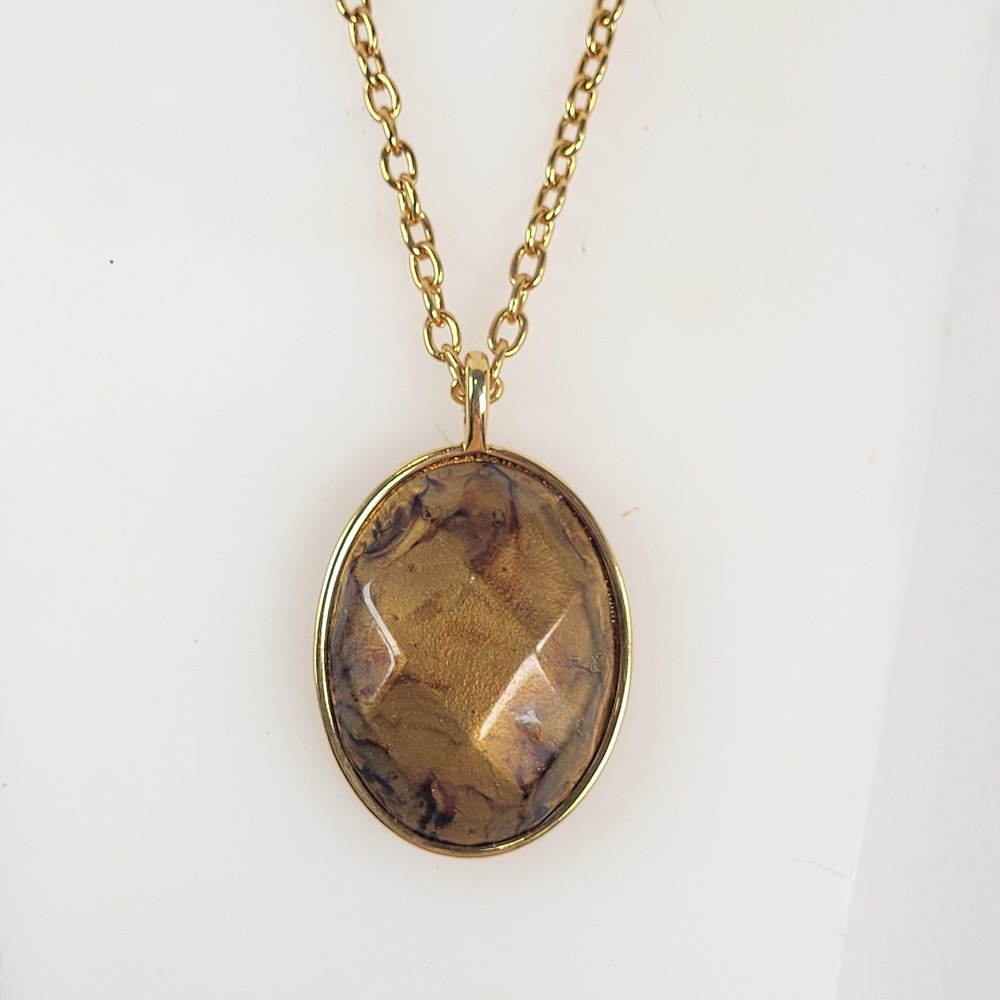 Joan Rivers Gold Tone Oval‎ Pendant Necklace Gold Resin Heart Cutout Jewelry